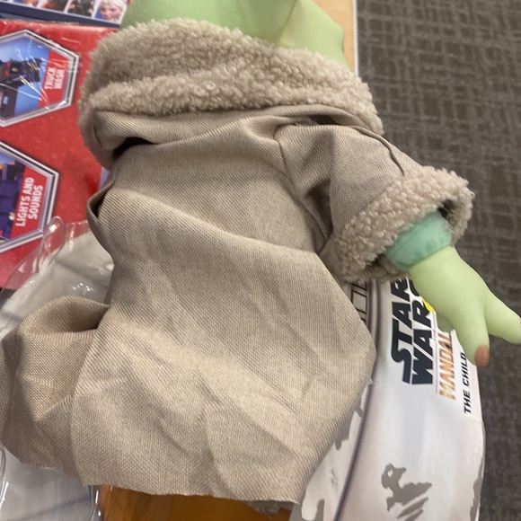 Star Wars the Mandalorian - Picture 2 of 2